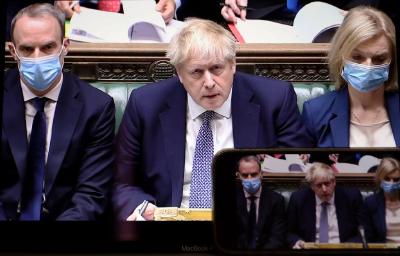 环球深壹度 | 丑闻缠身频遭质疑，英国首相约翰逊危了？ 