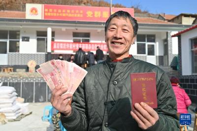 山东栖霞：喜领分红