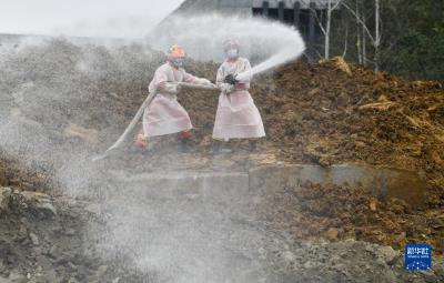 千方百计、争分夺秒开展救援”——贵州毕节在建工地山体滑坡抢险救援直击