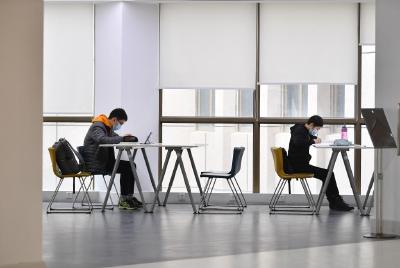 新华全媒+|马上过年了，这所大学准备了4000份礼包