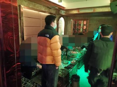 黄冈市区两级公安联合“找堵防” 开展行业场所清查