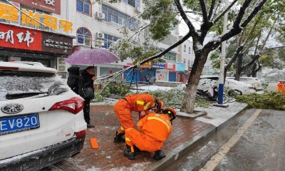 湖北黄冈：消防迎战暴风雪，为民保平安