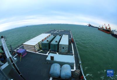 中国海军启运援助汤加救灾物资
