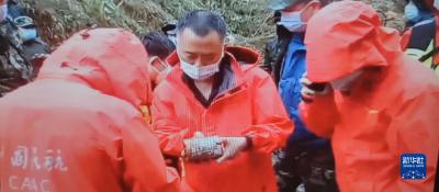 聚焦东航坠毁客机黑匣子搜寻工作 