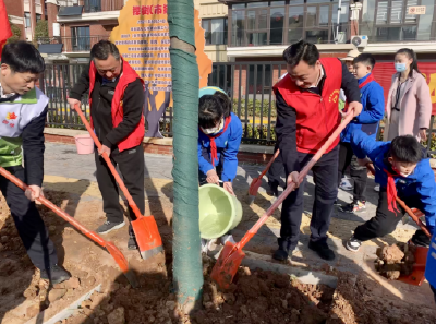 栽种市树市花，为创森添彩