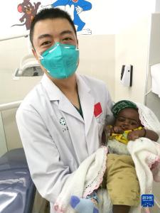 中国医疗队在坦桑尼亚桑给巴尔开展“微笑天使”唇腭裂手术周活动
