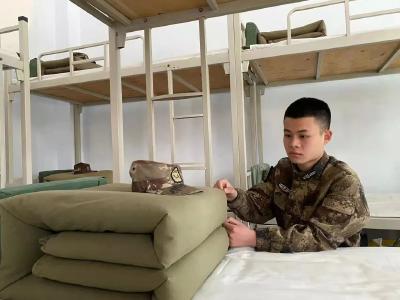 肖思远的弟弟，报名参军