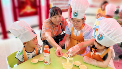 黄州区六福湾社区：让优良家风在亲子烘焙中传承