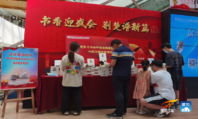 《习近平谈治国理政》第四卷在黄冈热销