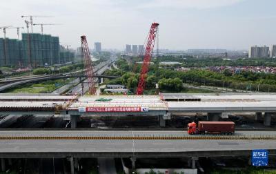 上海:沿江通道浦西接线段工程主线桥梁结构贯通