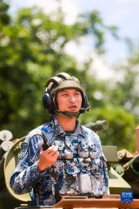 立身为旗的“党代表”——记空降兵某部政治教导员余海龙