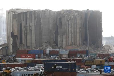 黎巴嫩贝鲁特港口粮仓部分坍塌