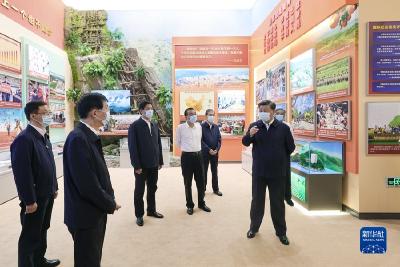 习近平在参观“奋进新时代”主题成就展时强调 踔厉奋发勇毅前行团结奋斗 夺取中国特色社会主义新胜利