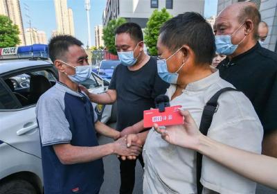 这一顿团圆饭，他们等了14年……