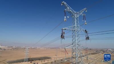 银川：双跨输变电工程 铺就电力高速路