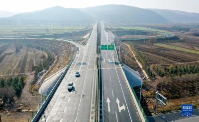 河南新伊高速建成通车