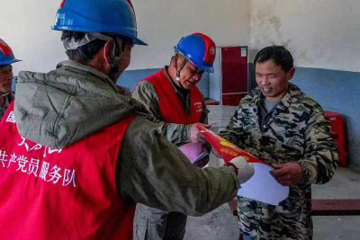 蕲州供电所走访入户暖人心 