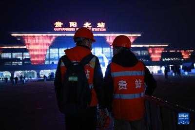 春运“夜行者”