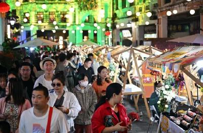 锣鼓之闹、灯火之闹、游人之闹！元宵节“闹”的色彩淡了吗？