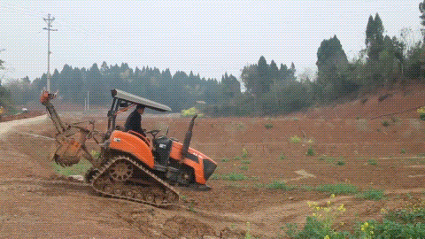 国产大马力拖拉机频上新