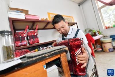 走向海外的小镇制作——探访津郊手风琴行业“中华老字号”