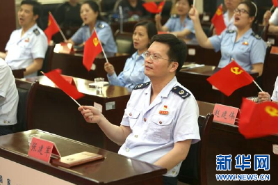 武汉烟草物流中心支部主题党日活动参观毛泽东故居梅岭一号