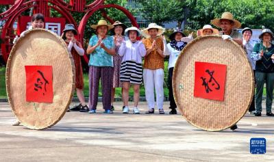 浙江长兴：农民趣味运动会迎端午