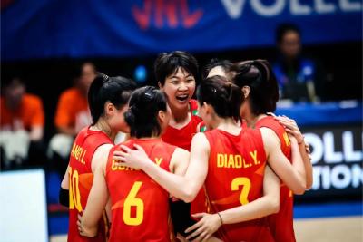 开门红！中国女排3-2险胜巴西 