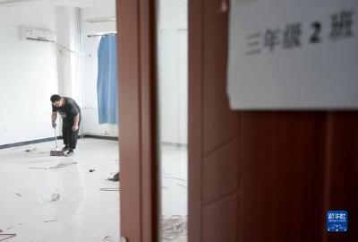 新华全媒+丨北京：受灾地区全力保开学