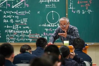 一声老师 一生老师