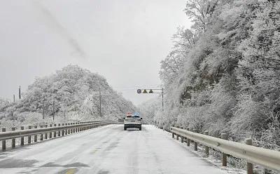 受低温雨雪冰冻影响 9省区境内32个路段封闭