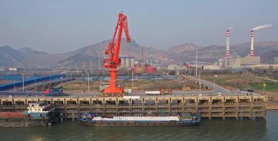 武穴港多式联运码头建设奋力冲刺