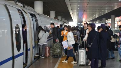 清明小长假迎来客流最高峰 全国铁路预计发送旅客7500万人次