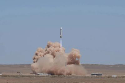 我国重复使用运载火箭首次10公里级垂直起降飞行试验圆满成功
