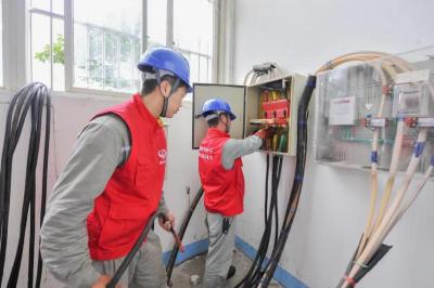 现场勘察充电站点 筑牢绿色出行保障