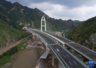 国家综合立体交通网主骨架建成率约90%