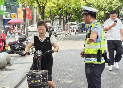 “头”等大事别侥幸！黄冈交警持续“严查”不戴头盔危险行为！