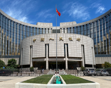 上半年我国人民币贷款增加12.92万亿元