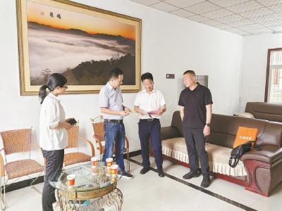 白莲河示范区开展“节约集约用地、严守耕地红线”主题宣传活动