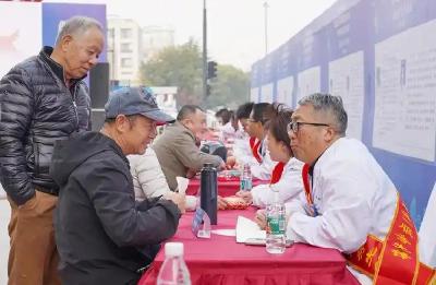武穴市红十字会医院专家义诊赢民心