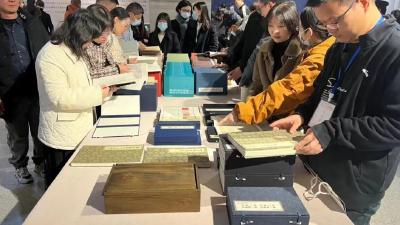 市图书馆馆藏《茶董酒颠》亮相省藏“国宝”展