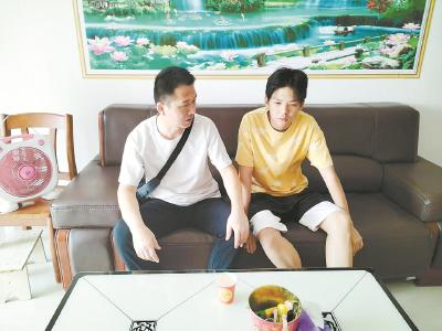 黄州区第一中学于磊老师的教育故事——  心有大我，做学生成长的引路人