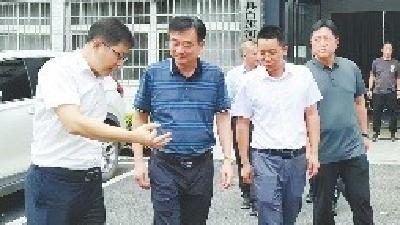 市城管执法委到罗田县白莲河乡考察平安建设情况