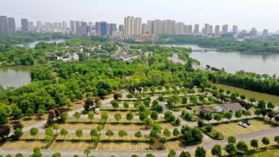 市区万达、黄商、居然之家三大商圈道路停车泊位收费服务项目如何?——市城管执法委举行听证会听取社会各界意见