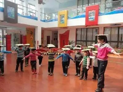 浅谈幼儿快乐“梯”验游戏