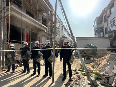 黄州区城管执法特勤大队举行应急救援演练