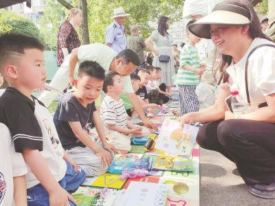 黄冈市实验幼儿园第十届阅读节帐篷图书义卖节开幕