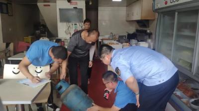 宣讲送上门 播下“安全种”武穴市住建局组织专班置换液气瓶防患未“燃”