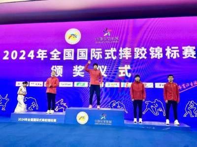 我市李倩在摔跤全锦赛中夺冠