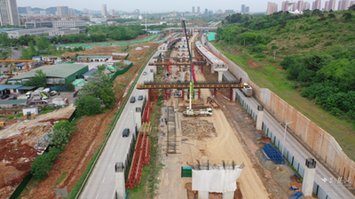 我市加快推进武鄂黄黄快速通道建设——  奋战春天里 构筑“硬联通”